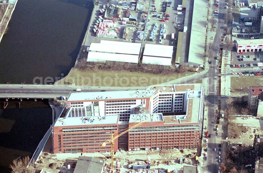 Berlin-Friedrichshain from above - Neubau der ver.di-Zentrale an der Schillingbrücke/Holzmarktstraße