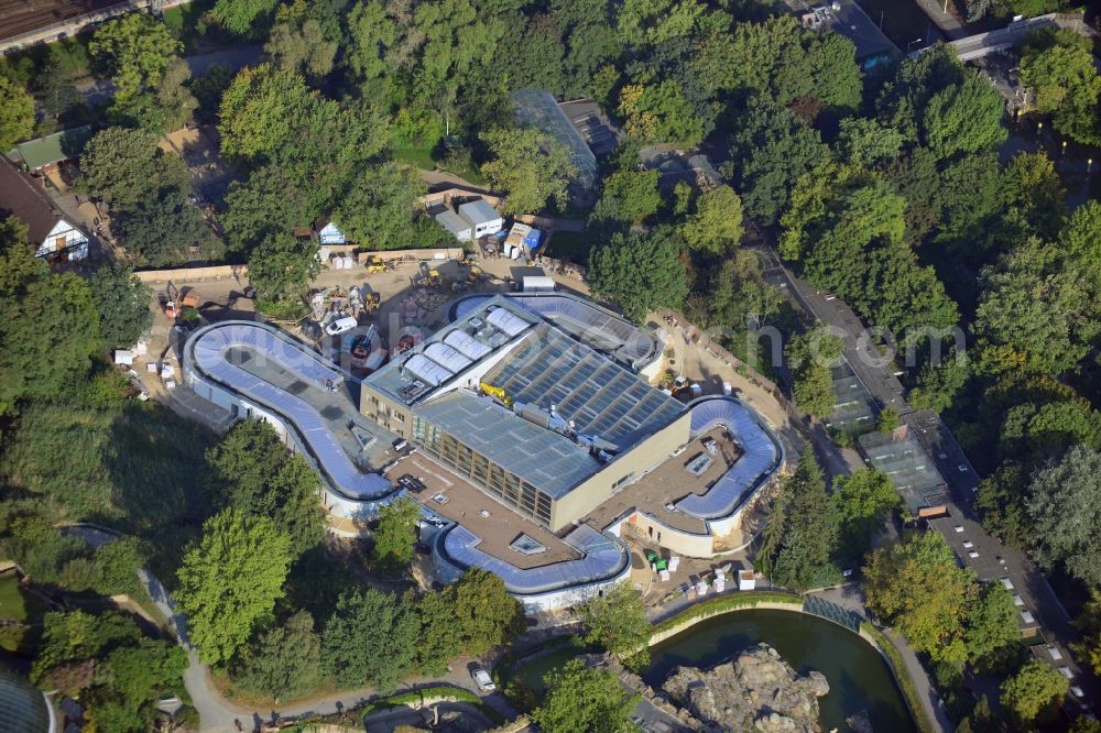 Berlin from above - View at the new building of the bird house at the Berlin Zoo in district of Charlottenburg in Berlin. The concept is originated from the office of architect Lehrecke Ges mbH. At 5550 square feetthere are to see 80 to 100 species of birds. The entire second floor is a breeding station