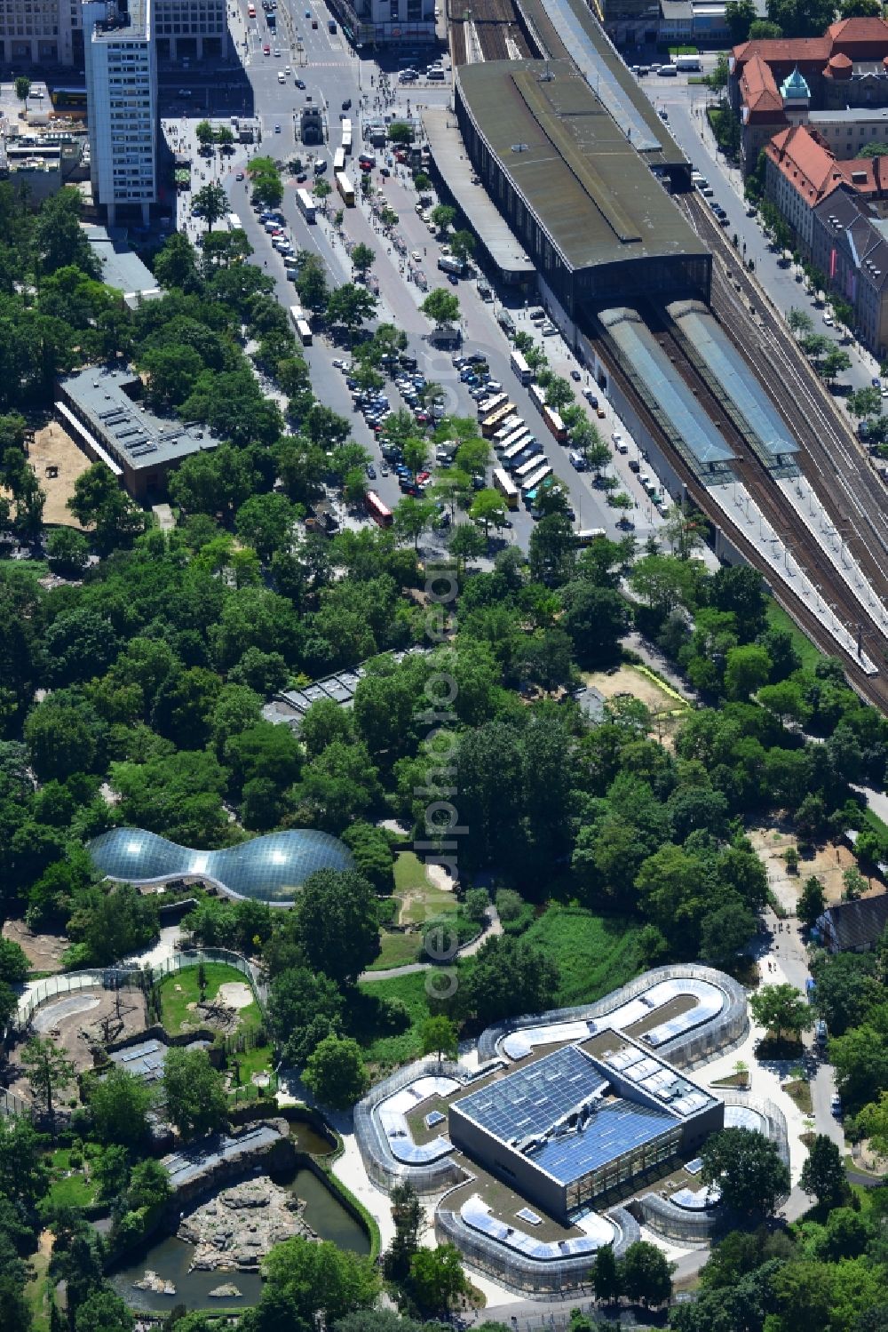 Berlin from above - View at the new building of the bird house at the Berlin Zoo in district of Charlottenburg in Berlin. The concept is originated from the office of architect Lehrecke Ges mbH. At 5550 square feetthere are to see 80 to 100 species of birds. The entire second floor is a breeding station