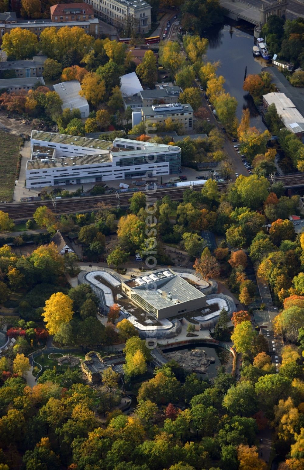 Berlin from the bird's eye view: View of the new building of the bird house at the Berlin Zoo in the district of Charlottenburg in Berlin. The concept is originated from the office of architect Lehrecke Ges mbH. At 5550 square feetthere are to see 80 to 100 species of birds