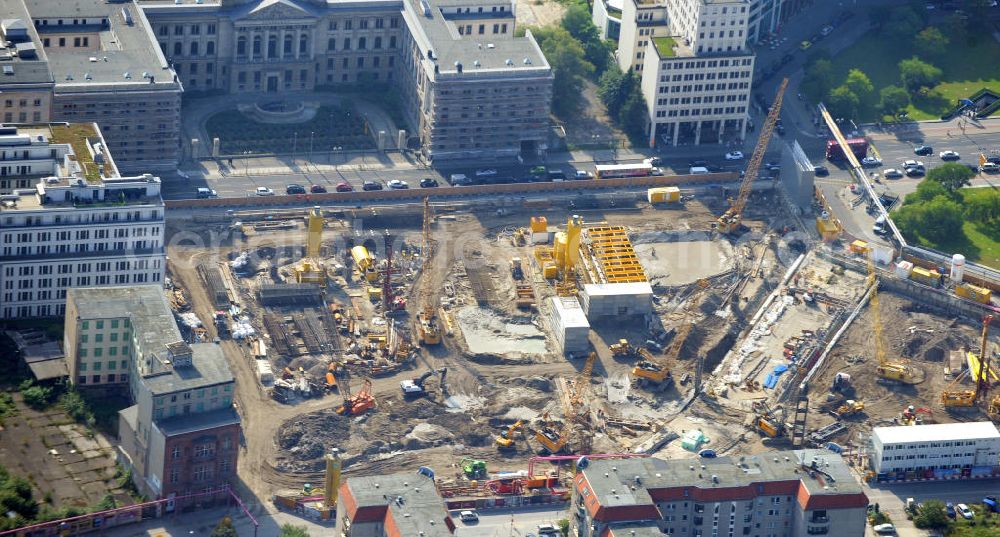 Berlin Mitte from the bird's eye view: Neubau auf dem Wertheim Areal am Leipziger Platz 12 in Berlin - Mitte. Auf dem Wertheim-Areal am Leipziger Platz soll für 470-Millionen u.a. eine 120 Meter lange, überdachte Einkaufspassage enstehen. Investor Harald Huth ( HFS Immobilien ) beauftragte die Architekturbüros Manfred Pechtold, nps Tchoban Voss und PSP Architekten und Ingenieure mit dem Neubauvorhaben. New building on the site Wertheim at Leipziger Platz 12 in Berlin-Mitte.