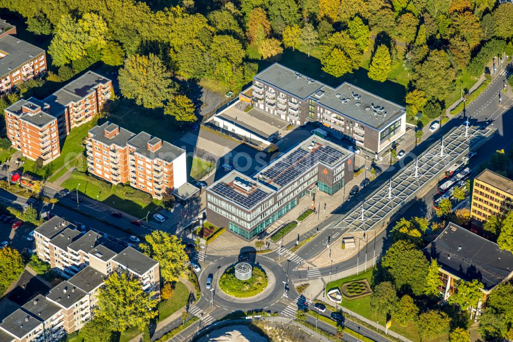 Aerial image Bergkamen - New construction of a residential and commercial building with Buerotrakt on Hubert-Biernat-Strasse / Toeddinghauser Strasse in Bergkamen in the state North Rhine-Westphalia, Germany. The picture also shows the building of the Sparkasse Bergkamen-Boenen, which was planned by farwick + grote Architects BDA town planner PartmbB 