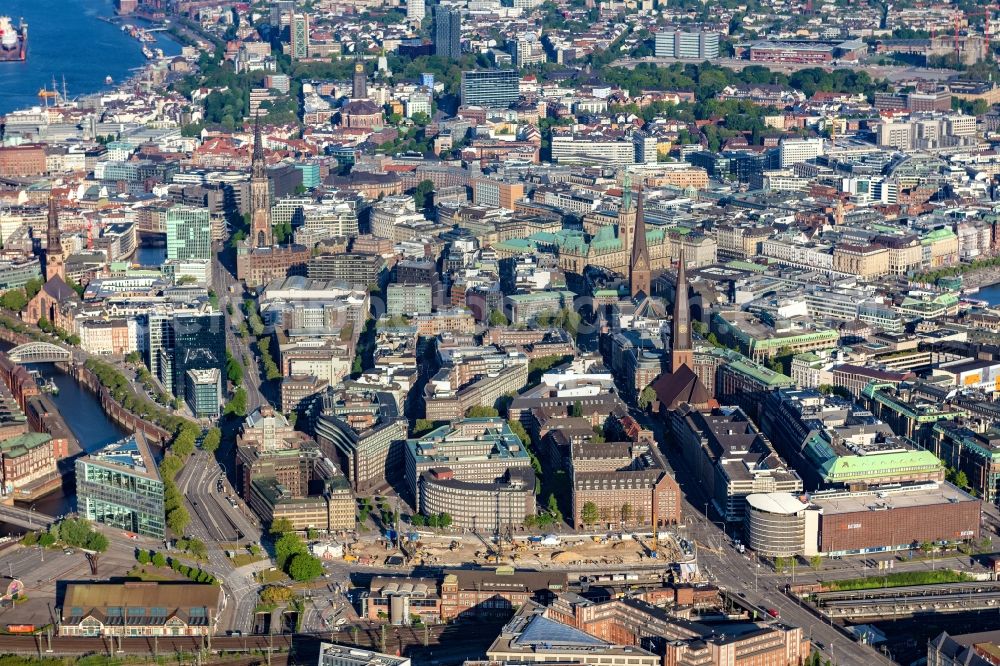 Aerial photograph Hamburg - Construction site for the construction of a multi-family residential and commercial building Johannis-Kontor in the old town in Hamburg, Germany