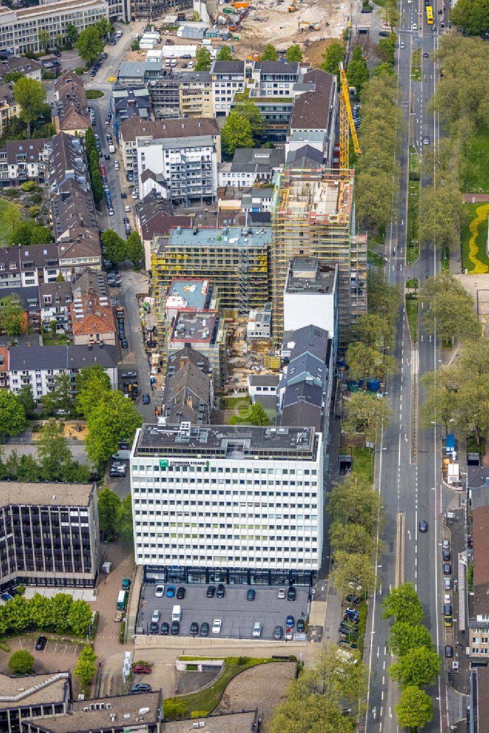 Essen from above - Construction site to build a new residential and commercial building HQE Huyssen Quartier Essen with residential tower and senior citizens' apartments on Huyssenallee - corner of Heinrichstrasse in Essen in the Ruhr area in the state North Rhine-Westphalia, Germany