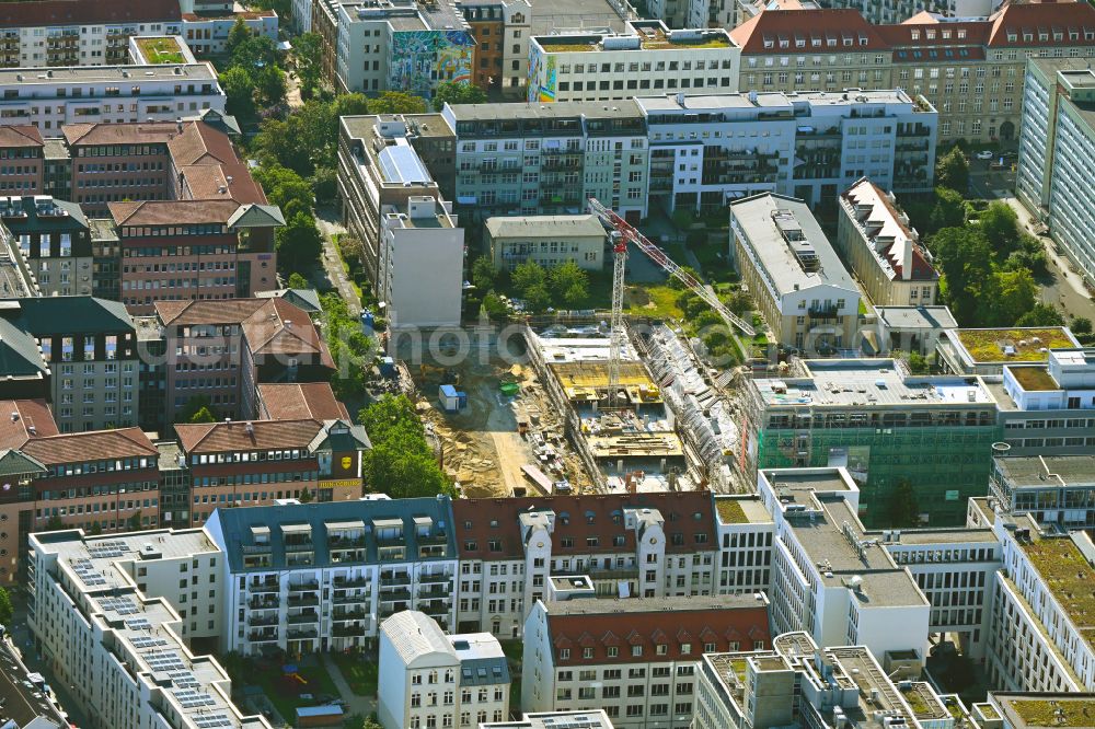 Leipzig from the bird's eye view: New construction of a residential and commercial building on street Querstrasse in the district Zentrum in Leipzig in the state Saxony, Germany