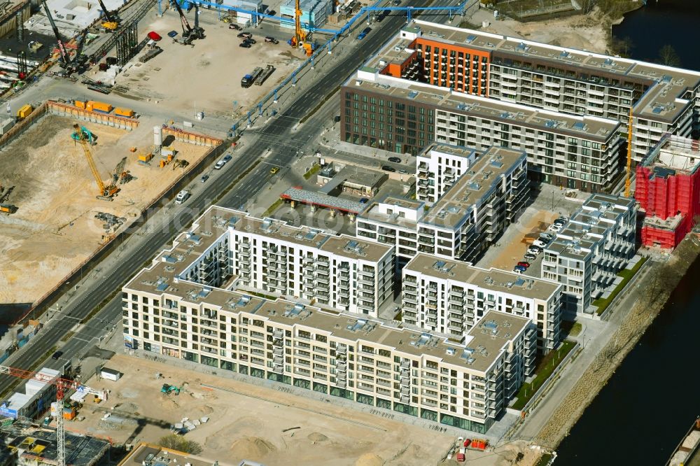 Aerial image Berlin - New residential and commercial building Quarter of the project Wasserstadt Mitte on Heidestrasse - Hedwig-Porschuetz-Strasse in Berlin, Germany