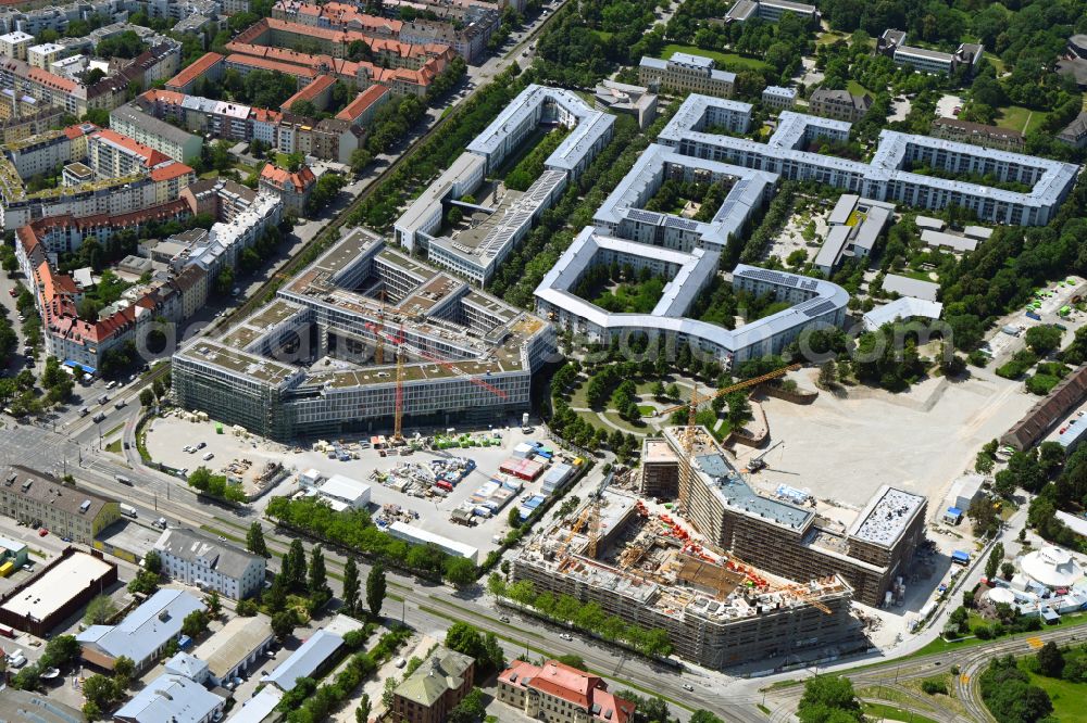 München from the bird's eye view: New residential and commercial building Quarter Suedliches Oberwiesenfeld on Rosa-Luxemburg-Platz on Schwere-Reiter-Strasse - Emma-Ihrer-Strasse in Munich in the state Bavaria, Germany