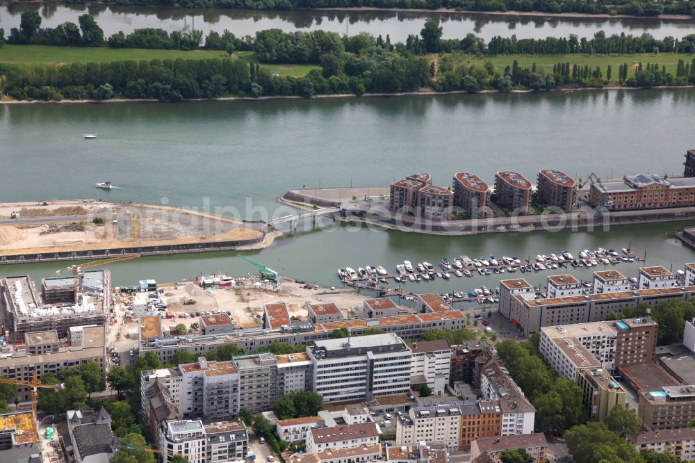 Mainz from above - New residential and commercial building Quarter on Inge-Reitz-Strasse at Zollhafen in the district Neustadt in Mainz in the state Rhineland-Palatinate, Germany