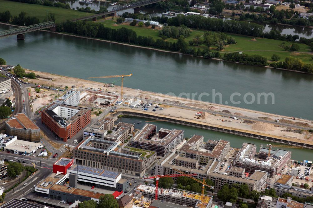 Mainz from the bird's eye view: New residential and commercial building Quarter on Inge-Reitz-Strasse at Zollhafen in the district Neustadt in Mainz in the state Rhineland-Palatinate, Germany