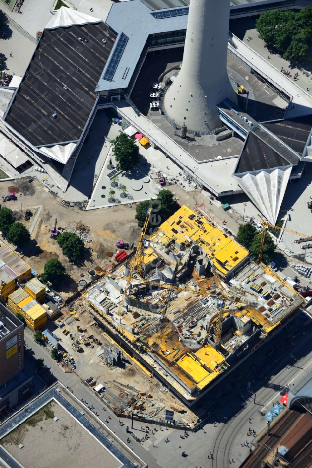 Berlin from the bird's eye view: See also the Construction site at the new construction of the residential and commercial building Alea 101 at Alexanderplatz in the district Mitte in Berlin