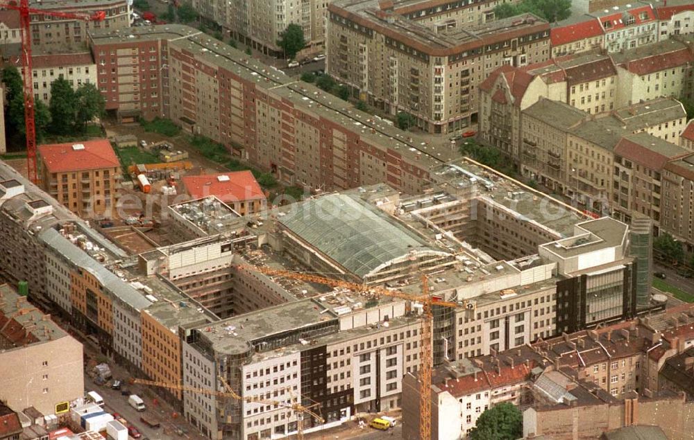 Aerial photograph Berlin - Neubau eines Wohn und Geschäftshauses in der Frankfurter Allee Ecke Voigtstraße. 06.1995