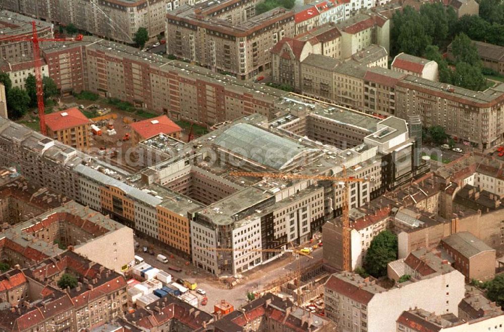 Aerial image Berlin - Neubau eines Wohn und Geschäftshauses in der Frankfurter Allee Ecke Voigtstraße. 06.1995