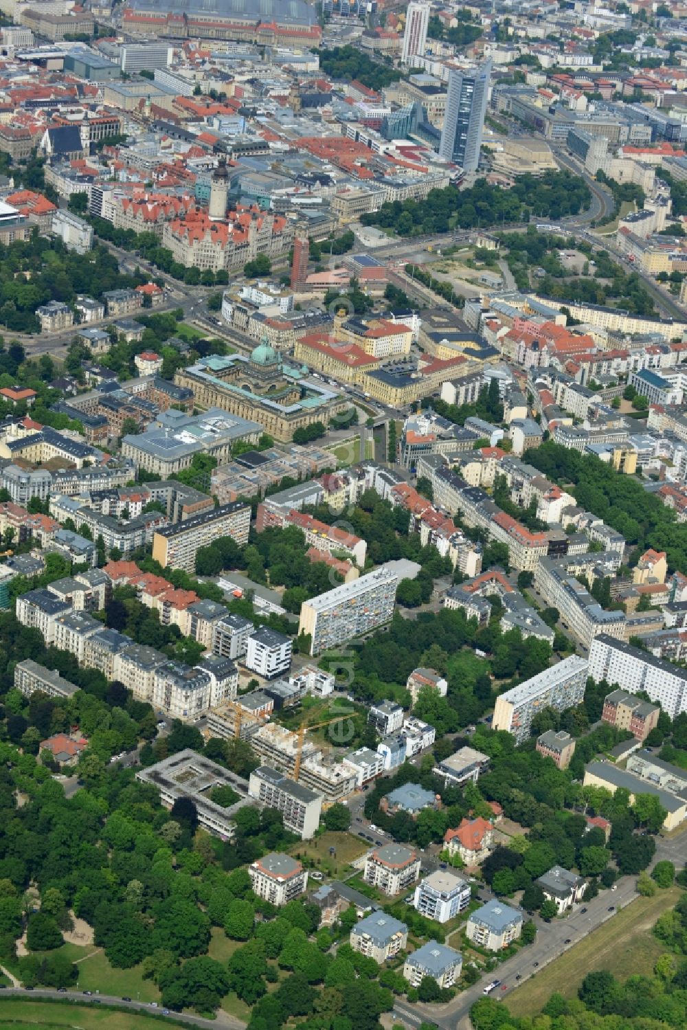 Aerial image Leipzig - New construction condominium with modern townhouses and apartment buildings on the Clara Zetkin Park Leipzig in Saxony