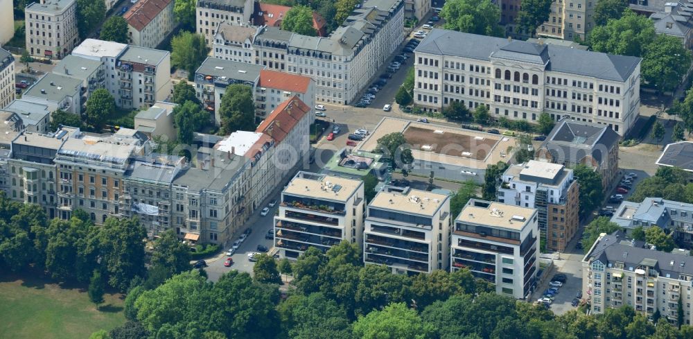 Leipzig from the bird's eye view: New construction condominium with modern townhouses and apartment buildings on the Clara Zetkin Park Leipzig in Saxony