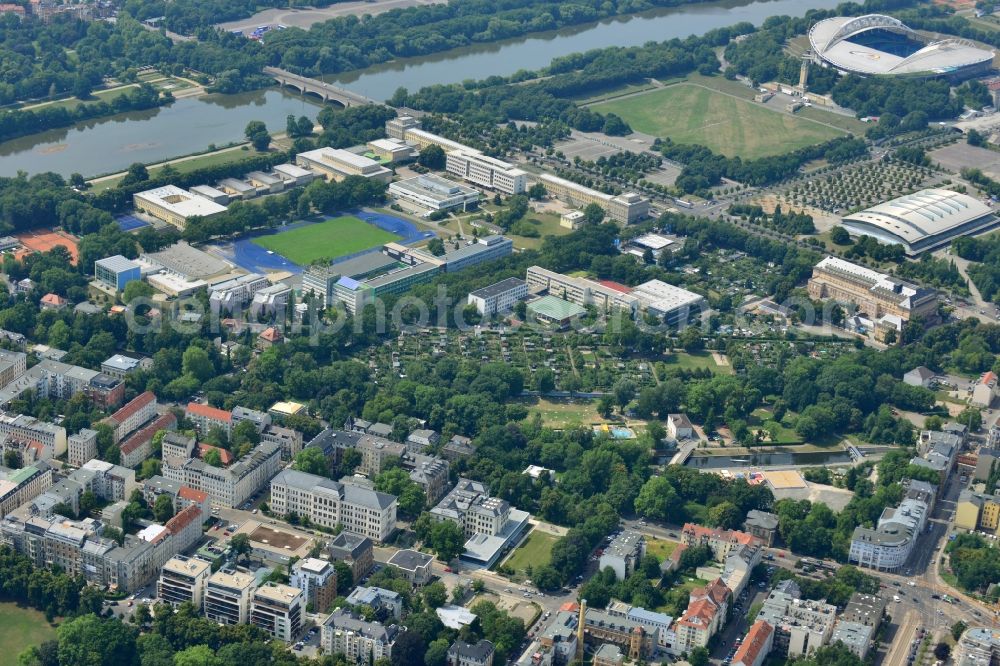 Aerial photograph Leipzig - New construction condominium with modern townhouses and apartment buildings on the Clara Zetkin Park Leipzig in Saxony