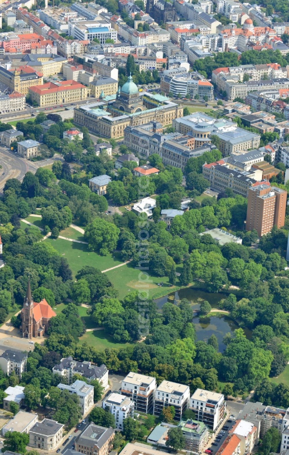 Aerial photograph Leipzig - New construction condominium with modern townhouses and apartment buildings on the Clara Zetkin Park Leipzig in Saxony