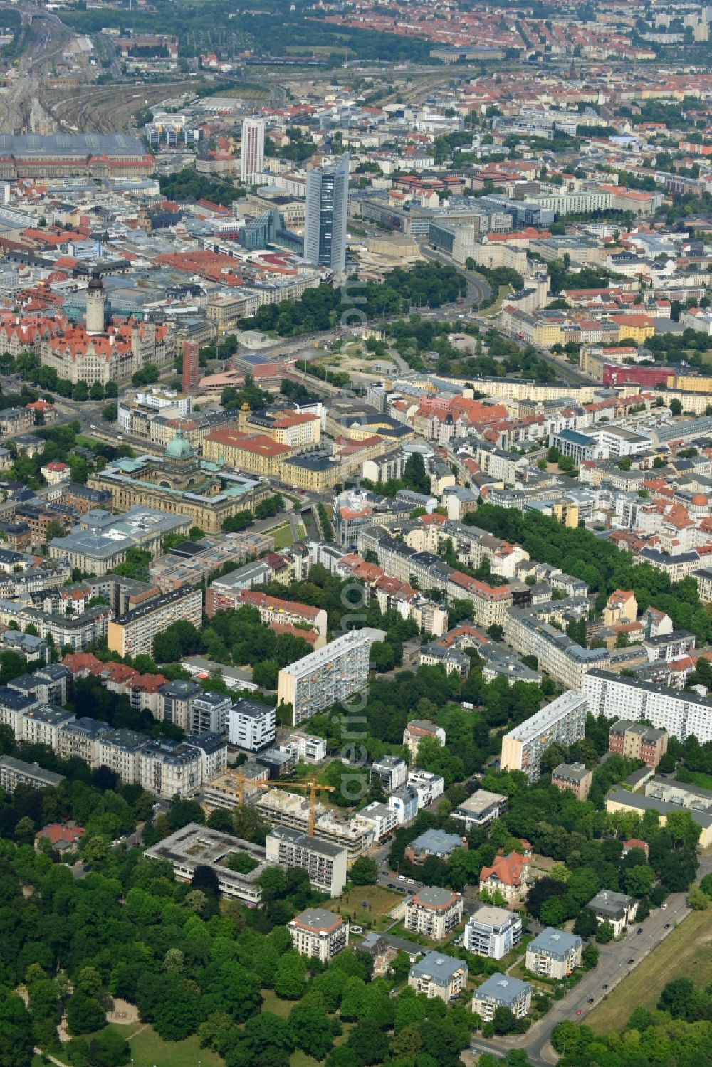 Aerial photograph Leipzig - New construction condominium with modern townhouses and apartment buildings on the Clara Zetkin Park Leipzig in Saxony