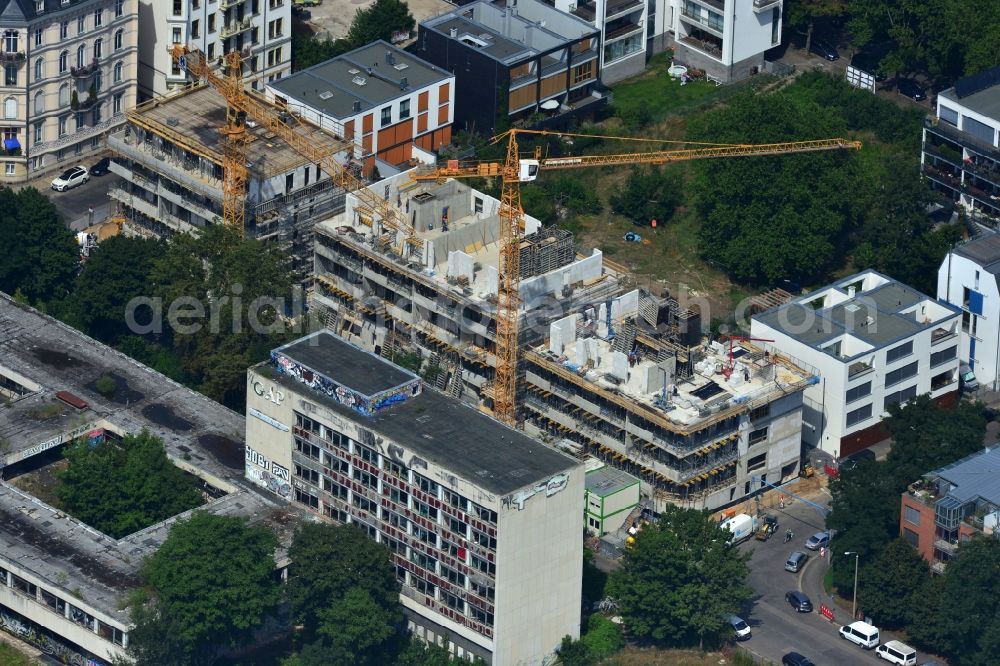 Leipzig from the bird's eye view: New construction condominium with modern townhouses and apartment buildings on the Clara Zetkin Park Leipzig in Saxony