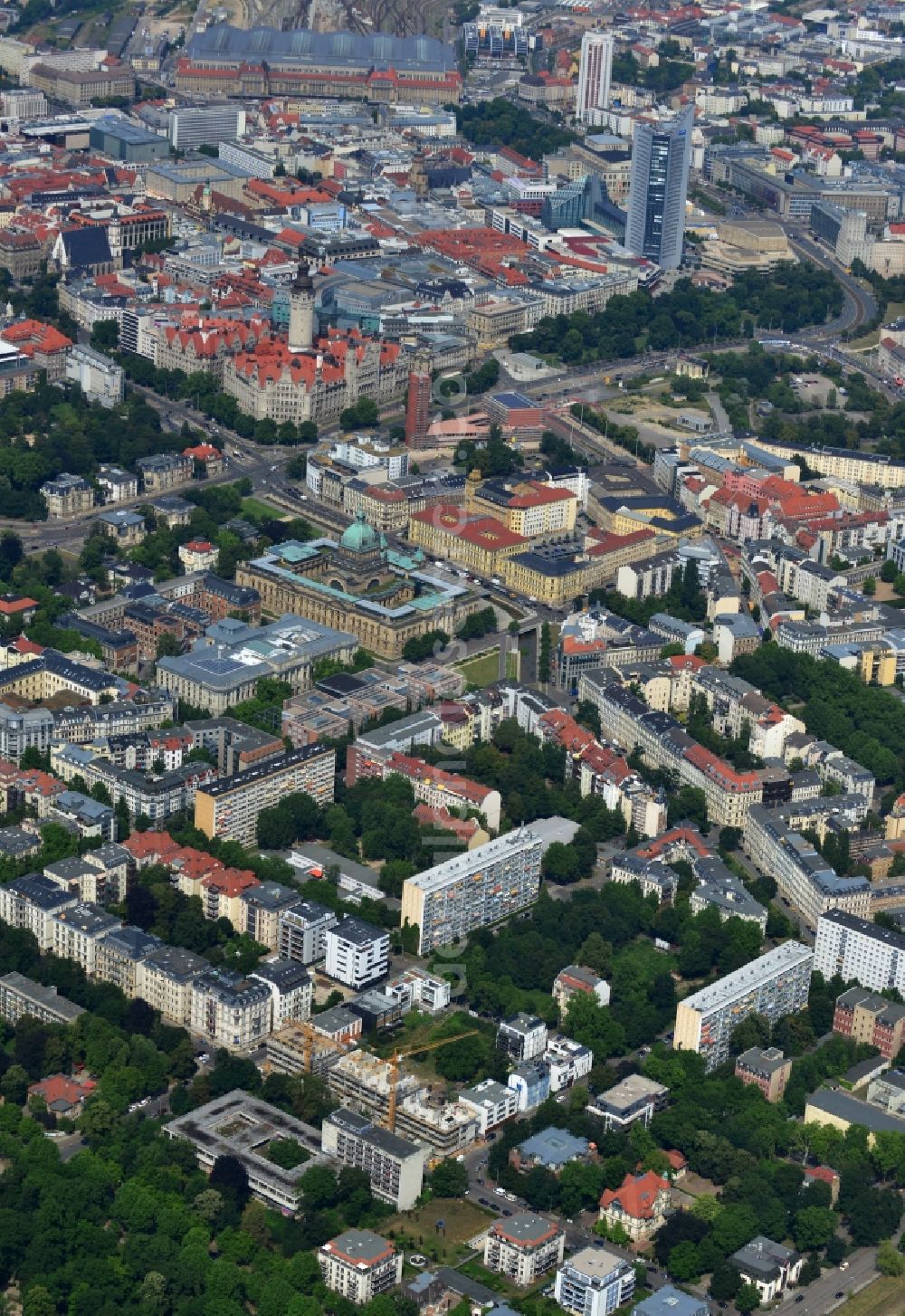 Aerial image Leipzig - New construction condominium with modern townhouses and apartment buildings on the Clara Zetkin Park Leipzig in Saxony