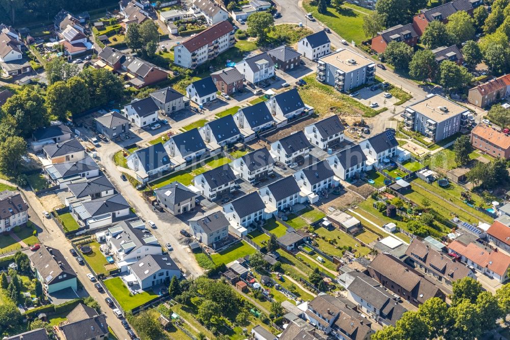 Hamm from the bird's eye view: New construction residential area of detached housing estate along the Erich-Polkaehn-Strasse in Hamm in the state North Rhine-Westphalia, Germany