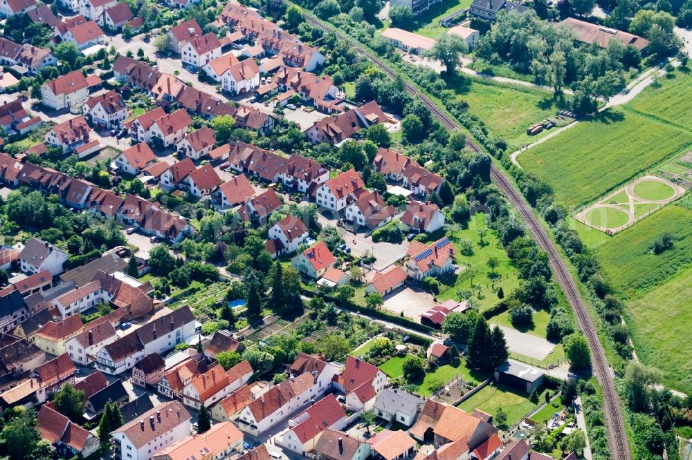 Kandel from the bird's eye view: Residential area of detached housing estate Kandel Im Kirschgarten in Kandel in the state Rhineland-Palatinate