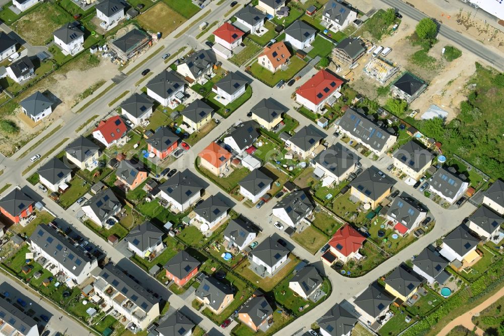 Berlin from above - Residential area of detached housing estate Theodorpark in the district Mahlsdorf in Berlin, Germany