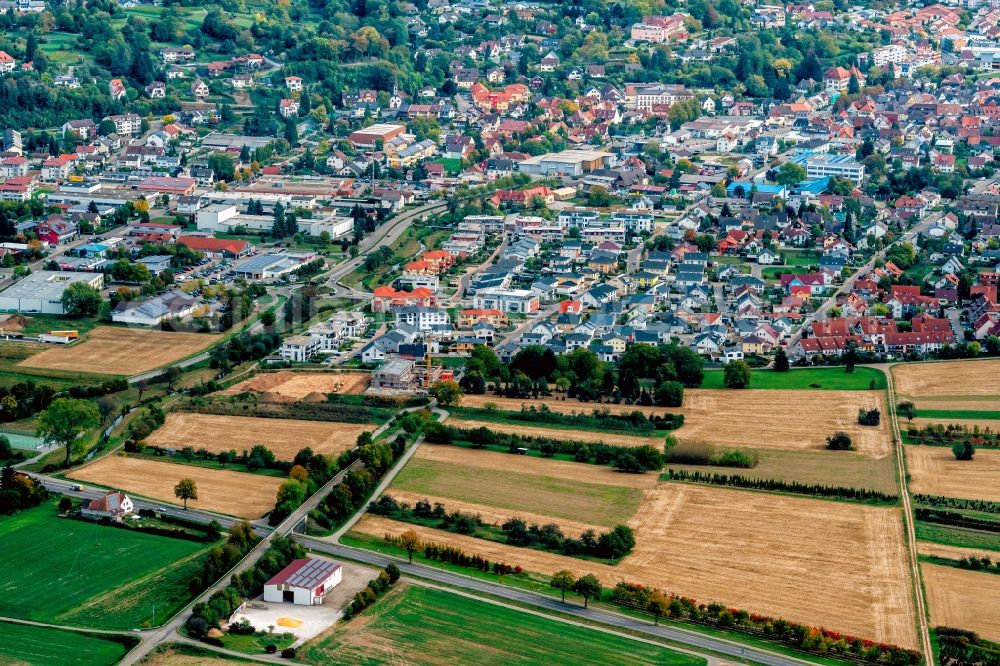 Ettenheim from the bird's eye view: Construction sites for new construction residential area of detached housing estate Ettenhein West with Bundesstrasse 3 in Vordergrund in Ettenheim in the state Baden-Wurttemberg, Germany