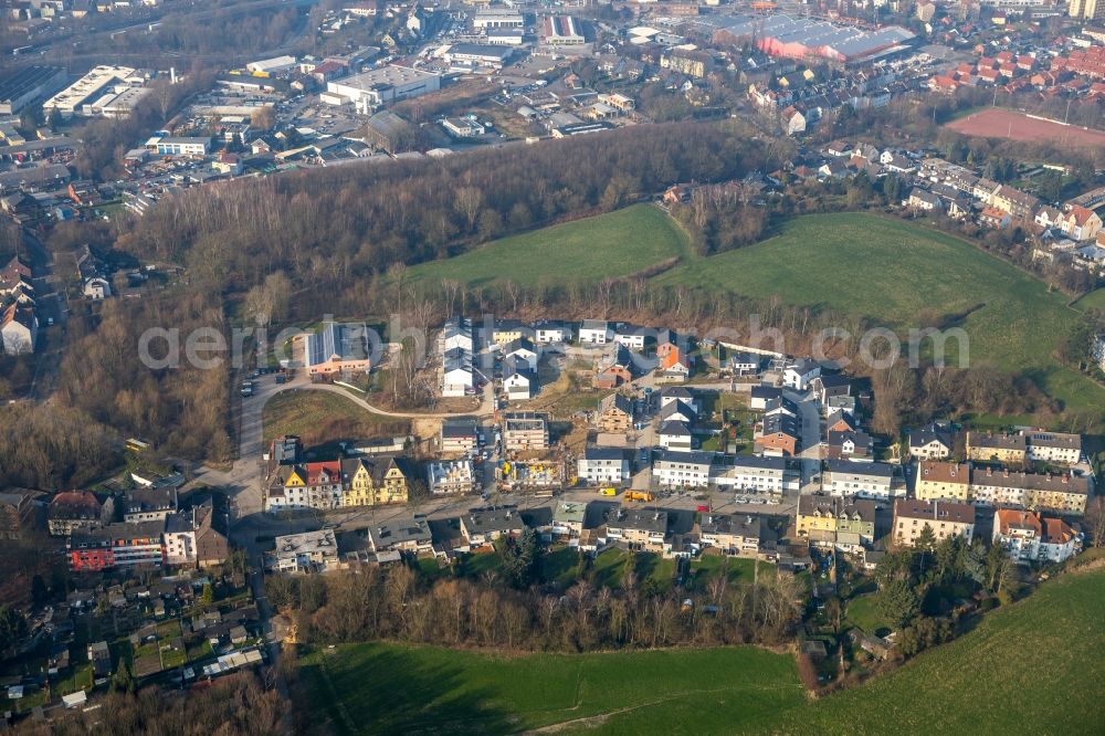 Aerial image Bochum - New construction of a residential area of a multi-family house complex at the Dorneburger Muehlenbach along the Zillertalstrasse and surrounding meadows and fields in Bochum in the federal state North Rhine-Westphalia