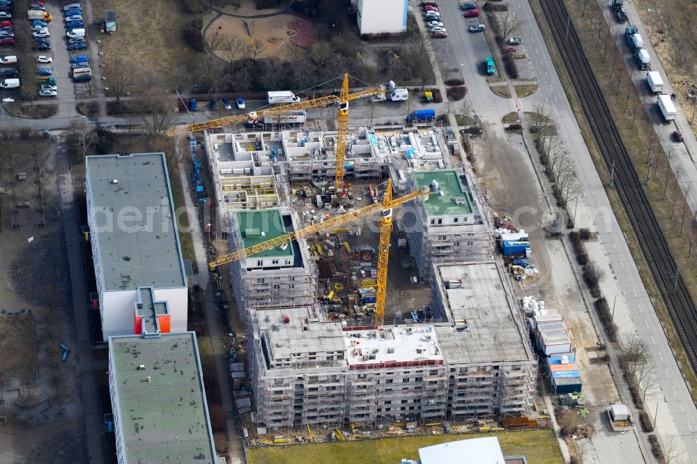 Berlin from the bird's eye view: Construction side of residential area of the multi-family house settlement Zossener Hoefe on Mittenwalder Strasse corner Zossener Strasse in the district Hellersdorf in Berlin, Germany