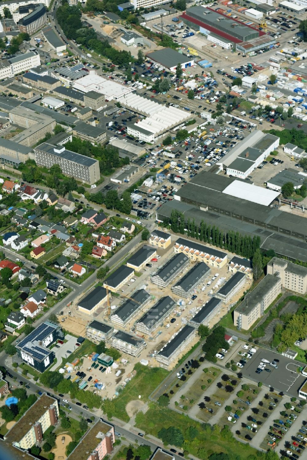 Berlin from above - Construction site of a new residential area of the terraced housing estate on the Arendscarree on Arendstrasse corner Lichtenauer Strasse - Schleizer Strasse in the district Hohenschoenhausen in Berlin, Germany