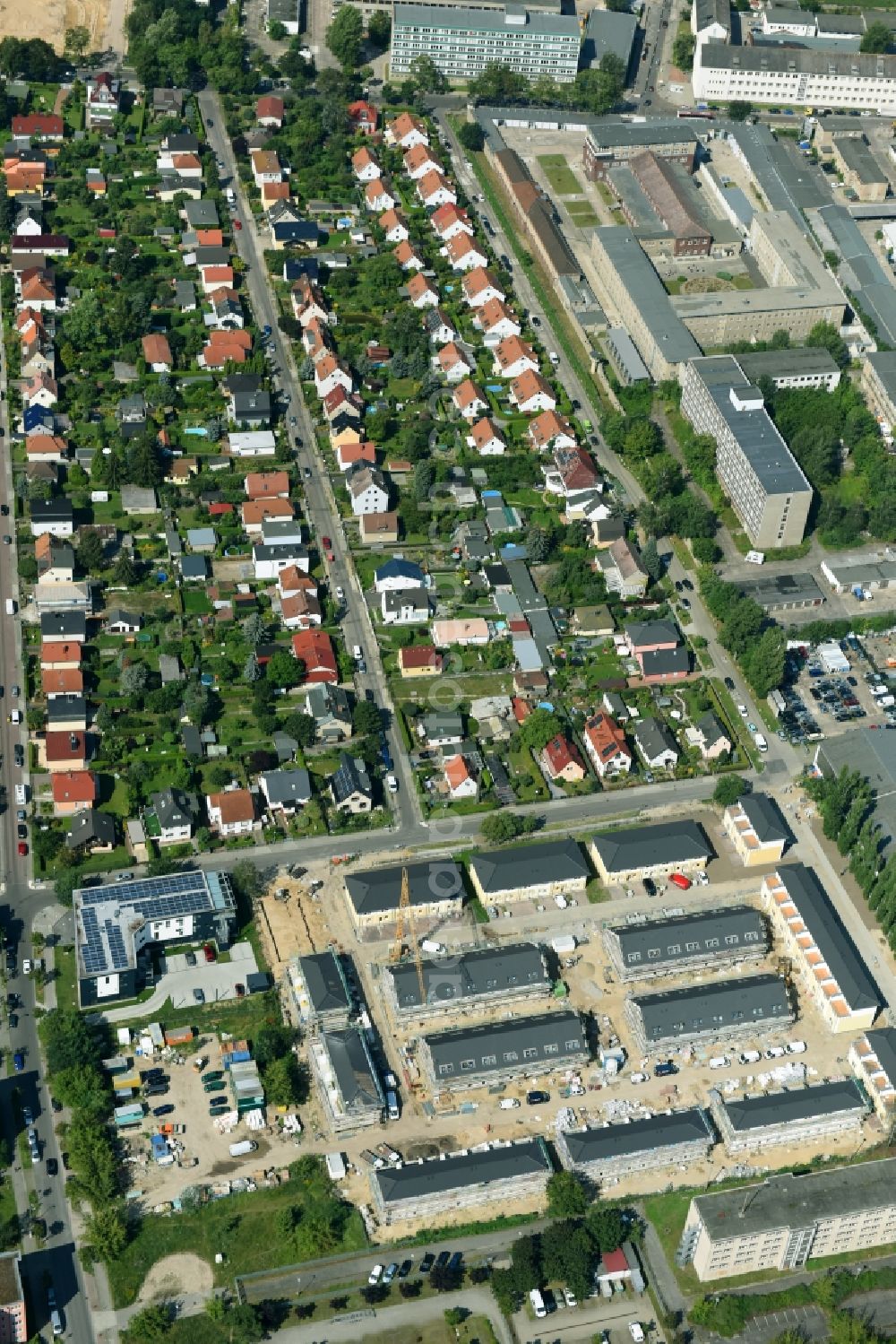 Berlin from the bird's eye view: Construction site of a new residential area of the terraced housing estate on the Arendscarree on Arendstrasse corner Lichtenauer Strasse - Schleizer Strasse in the district Hohenschoenhausen in Berlin, Germany