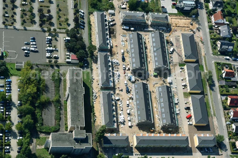 Aerial photograph Berlin - Construction site of a new residential area of the terraced housing estate on the Arendscarree on Arendstrasse corner Lichtenauer Strasse - Schleizer Strasse in the district Hohenschoenhausen in Berlin, Germany