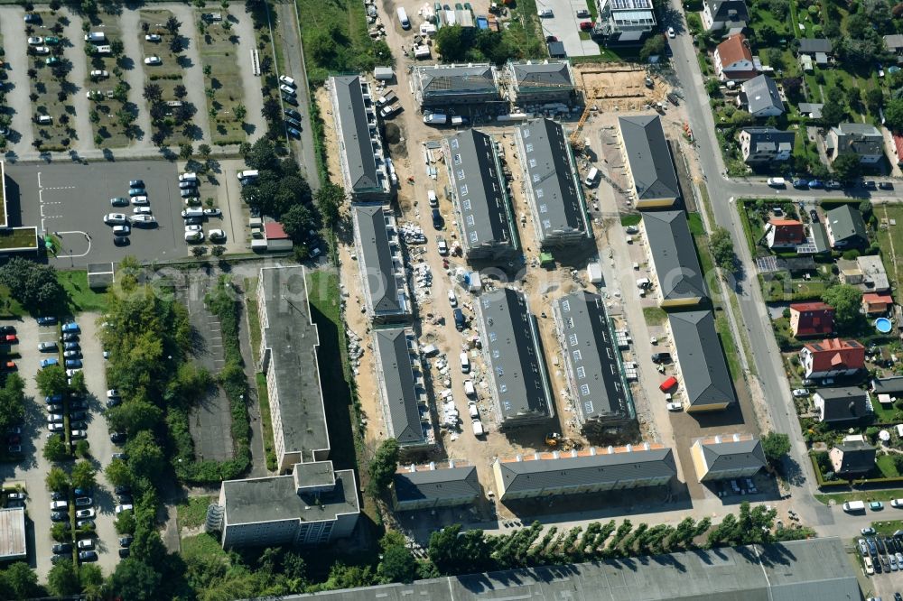 Berlin from above - Construction site of a new residential area of the terraced housing estate on the Arendscarree on Arendstrasse corner Lichtenauer Strasse - Schleizer Strasse in the district Hohenschoenhausen in Berlin, Germany