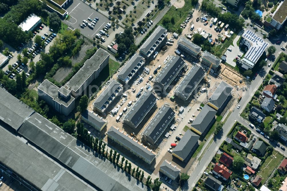 Berlin from the bird's eye view: Construction site of a new residential area of the terraced housing estate on the Arendscarree on Arendstrasse corner Lichtenauer Strasse - Schleizer Strasse in the district Hohenschoenhausen in Berlin, Germany