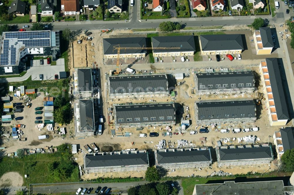 Berlin from above - Construction site of a new residential area of the terraced housing estate on the Arendscarree on Arendstrasse corner Lichtenauer Strasse - Schleizer Strasse in the district Hohenschoenhausen in Berlin, Germany