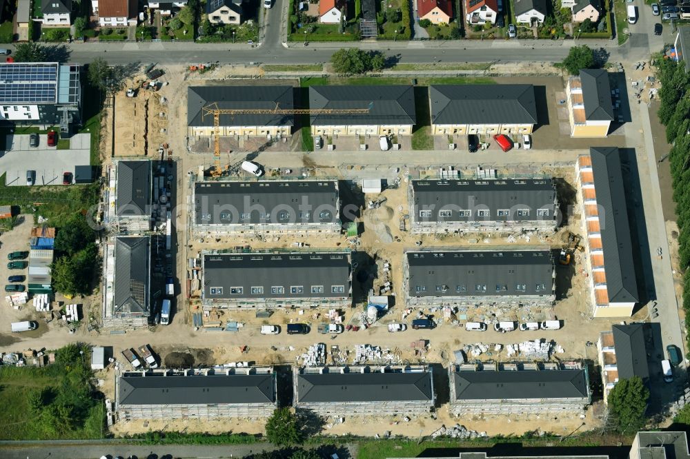 Berlin from the bird's eye view: Construction site of a new residential area of the terraced housing estate on the Arendscarree on Arendstrasse corner Lichtenauer Strasse - Schleizer Strasse in the district Hohenschoenhausen in Berlin, Germany