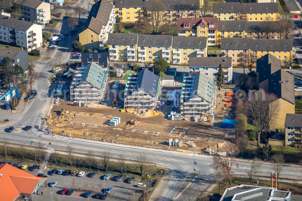 Heiligenhaus from the bird's eye view: Construction site of a new residential area of the terraced housing estate on the of Deutschen Reihenhaus AG on on Ratinger Strasse corner Bergische Strasse in Heiligenhaus in the state North Rhine-Westphalia, Germany