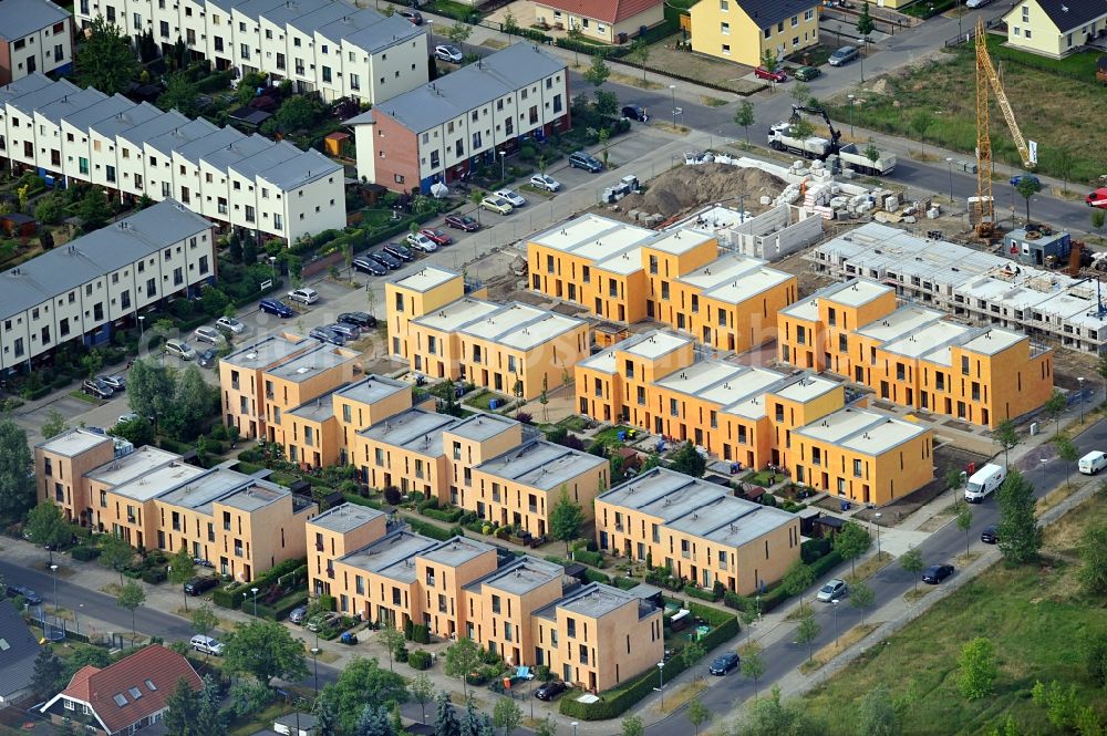 Aerial photograph Berlin - Construction site of a new residential area of the terraced housing estate Habichtshorst in the district Biesdorf in Berlin, Germany