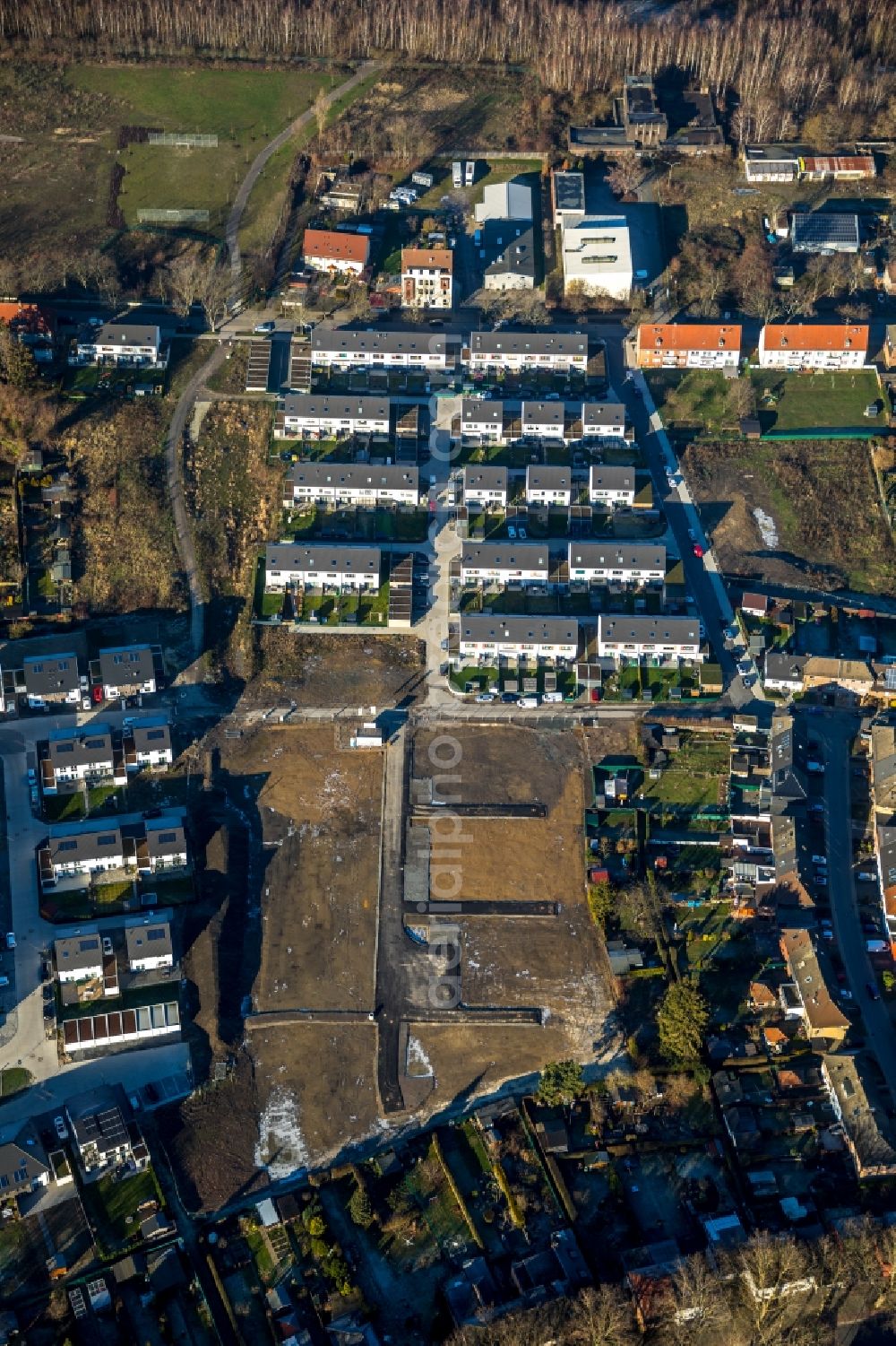 Aerial photograph Gelsenkirchen - Construction site of a new residential area of the terraced housing estate Bergmannstrasse - Grollmannstrasse in the district Ueckendorf in Gelsenkirchen in the state North Rhine-Westphalia, Germany