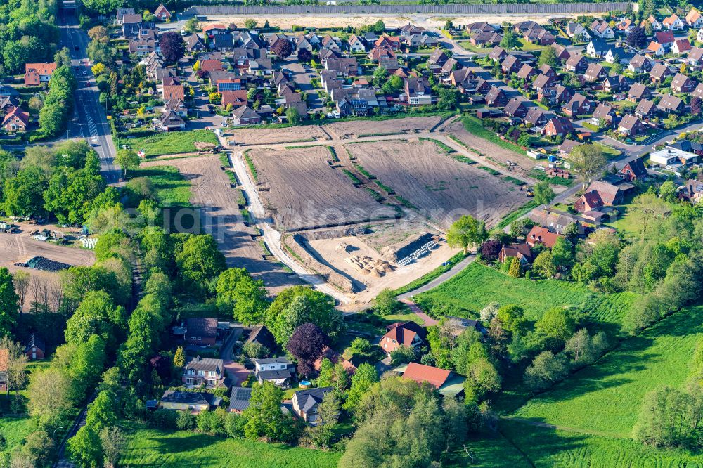 Stade from the bird's eye view: Construction site of a new residential area of the terraced housing estate Klarer Streck in the district Riensfoerde in Stade in the state Lower Saxony, Germany