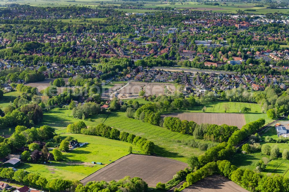 Aerial image Stade - Construction site of a new residential area of the terraced housing estate Klarer Streck in the district Riensfoerde in Stade in the state Lower Saxony, Germany