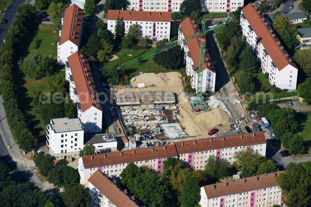 Aerial image Berlin - Construction site of a new residential area of the terraced housing estate between the Stillerzeile and the Fuerstenwalder Damm in Hirschgarten in Berlin, Germany