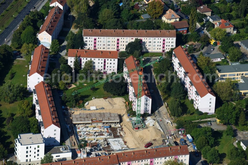 Aerial photograph Berlin - Construction site of a new residential area of the terraced housing estate between the Stillerzeile and the Fuerstenwalder Damm in Hirschgarten in Berlin, Germany