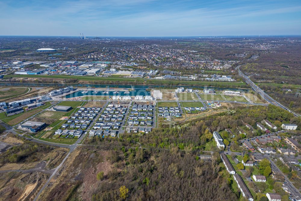 Aerial image Gelsenkirchen - Site development area of the former Zeche Graf Bismarck - remodeling to new construction with residential neighborhoods on the Rhine-Herne Canal in Gelsenkirchen at Ruhrgebiet in North Rhine-Westphalia NRW