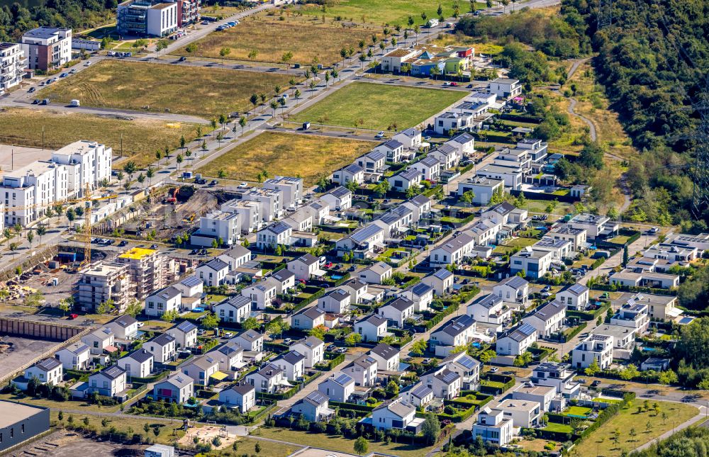 Aerial image Gelsenkirchen - Site development area of the former Zeche Graf Bismarck - remodeling to new construction with residential neighborhoods on the Rhine-Herne Canal in Gelsenkirchen at Ruhrgebiet in North Rhine-Westphalia NRW