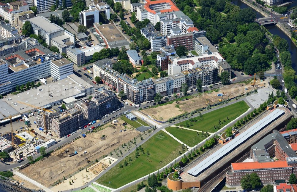 Berlin Kreuzberg from the bird's eye view: Construction of the residential project Flottwell Living on the Flottwell street in Berlin Kreuzberg