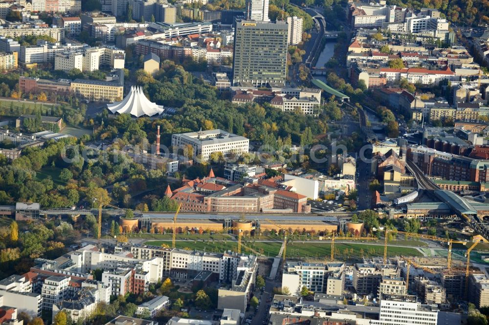 Berlin Kreuzberg from the bird's eye view: Construction of the residential project Flottwell Living on the Flottwell street in Berlin Kreuzberg