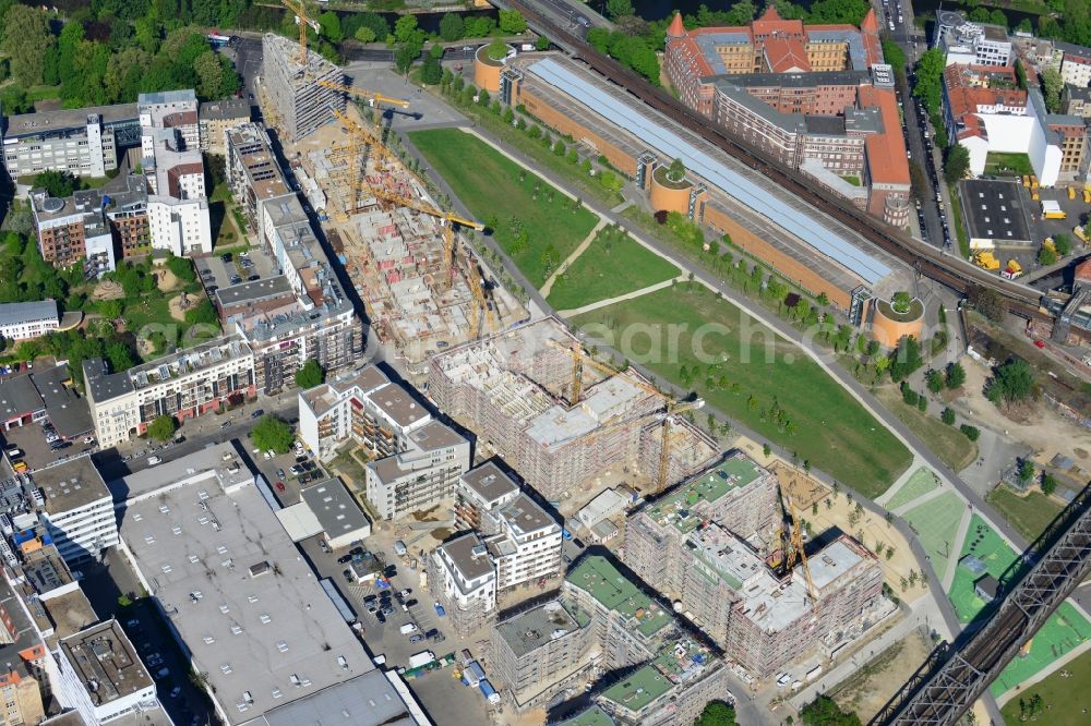 Berlin Kreuzberg from the bird's eye view: Construction of the residential project Flottwell Living on the Flottwell street in Berlin Kreuzberg