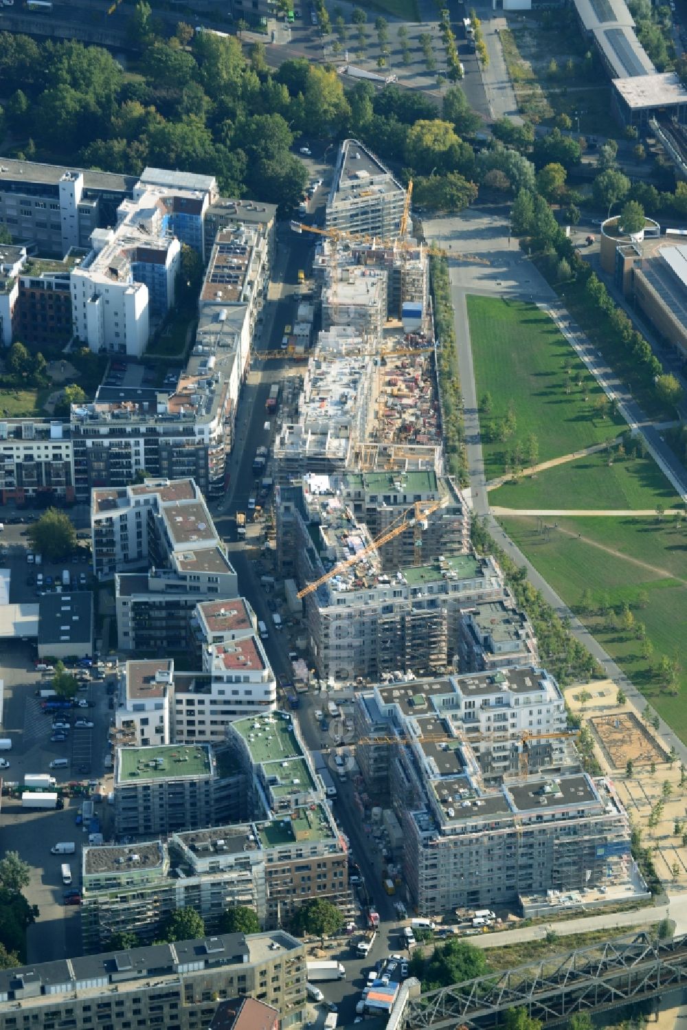 Berlin Kreuzberg from above - Construction of the residential project Flottwell Living on the Flottwell street in Berlin Kreuzberg