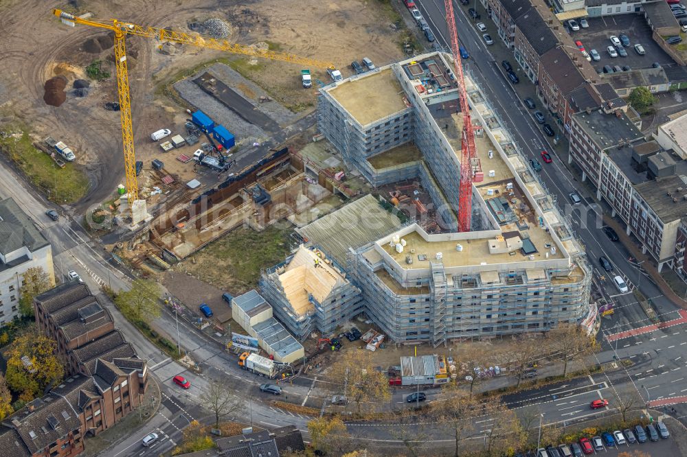 Aerial photograph Duisburg - Construction site for the new construction of a residential quarter with apartment buildings and residential and commercial buildings Mercator Quartier Duisburg on Oberstrasse in the Dellviertel district in Duisburg in the Ruhr area in the state North Rhine-Westphalia, Germany